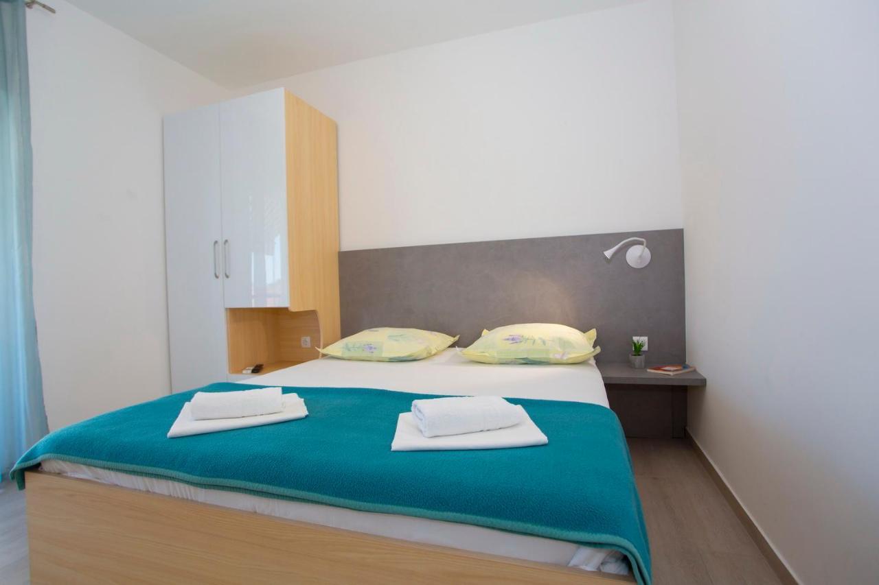 Apartments Loncar Tučepi Buitenkant foto