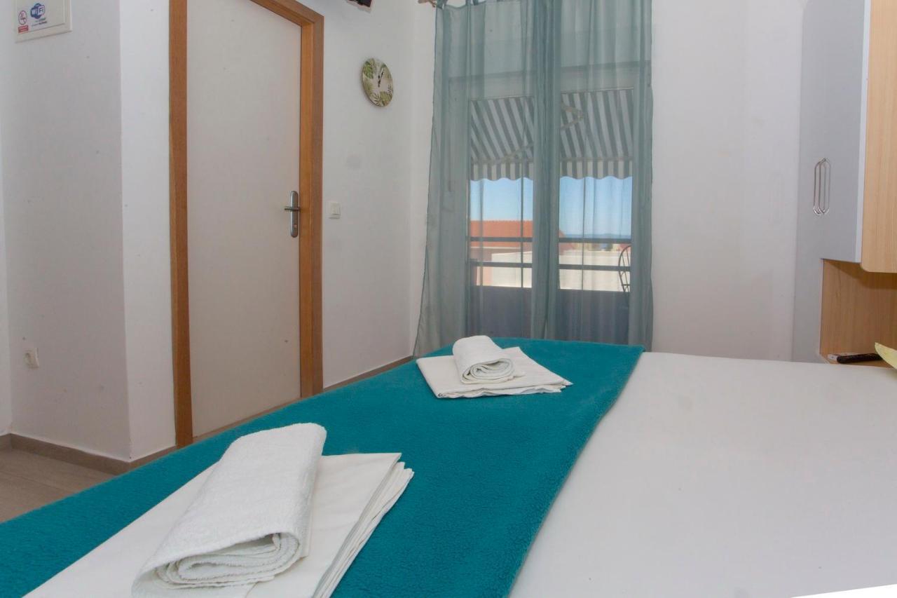 Apartments Loncar Tučepi Buitenkant foto