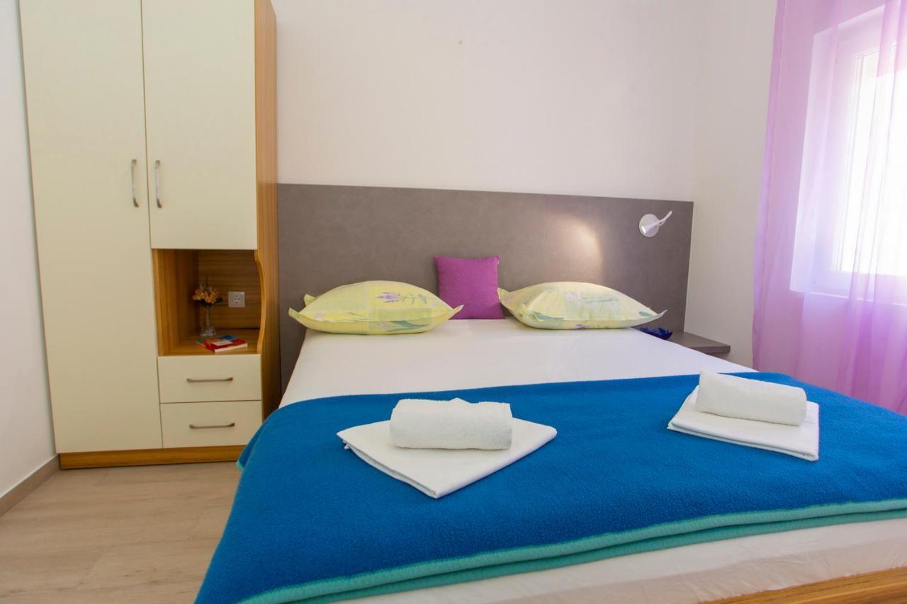 Apartments Loncar Tučepi Buitenkant foto