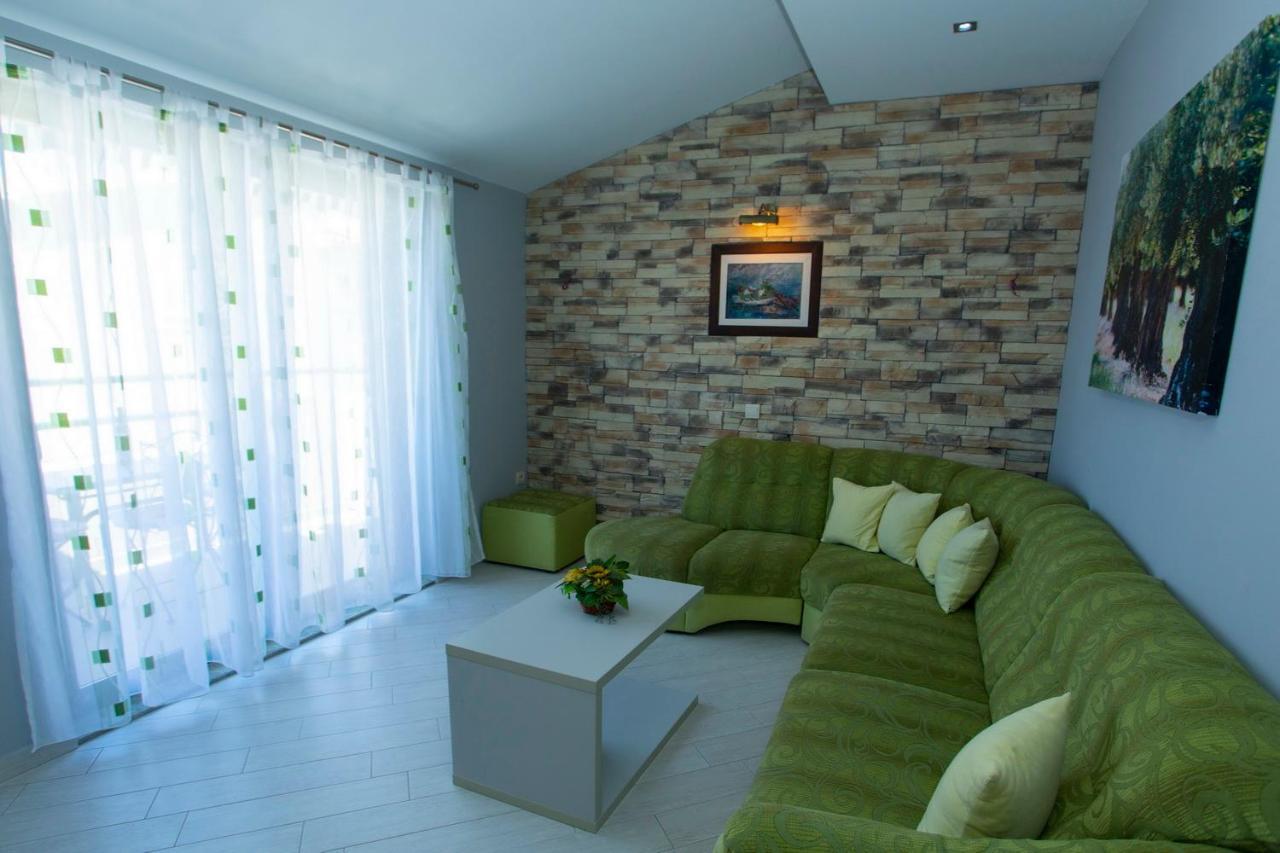 Apartments Loncar Tučepi Buitenkant foto