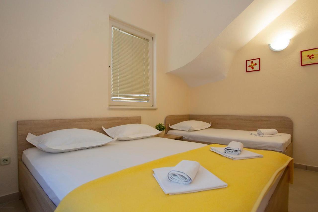 Apartments Loncar Tučepi Buitenkant foto