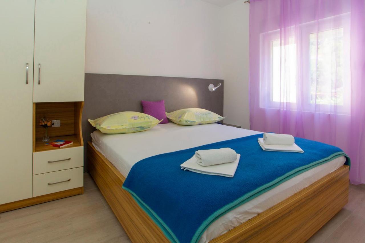 Apartments Loncar Tučepi Buitenkant foto