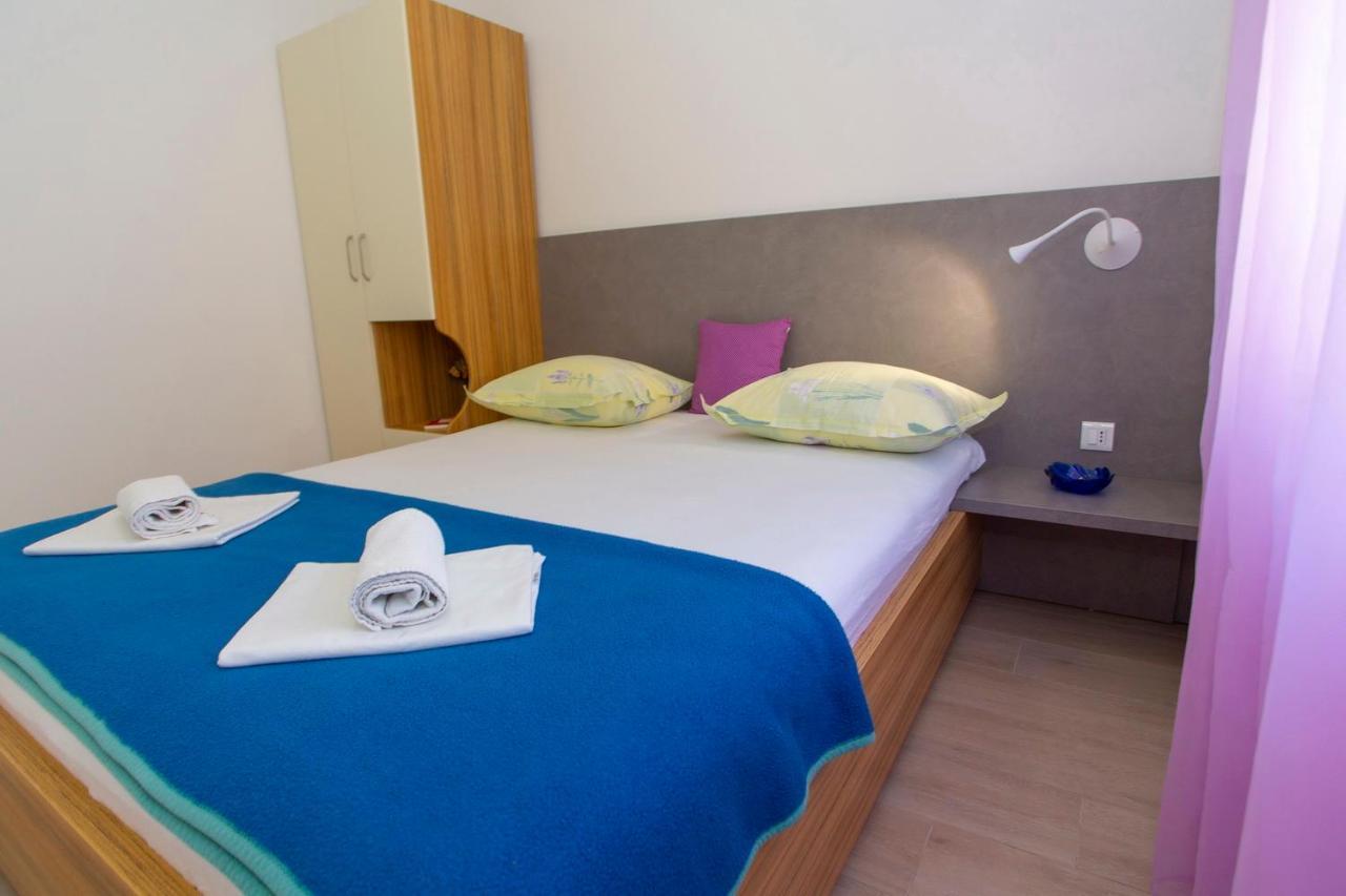 Apartments Loncar Tučepi Buitenkant foto