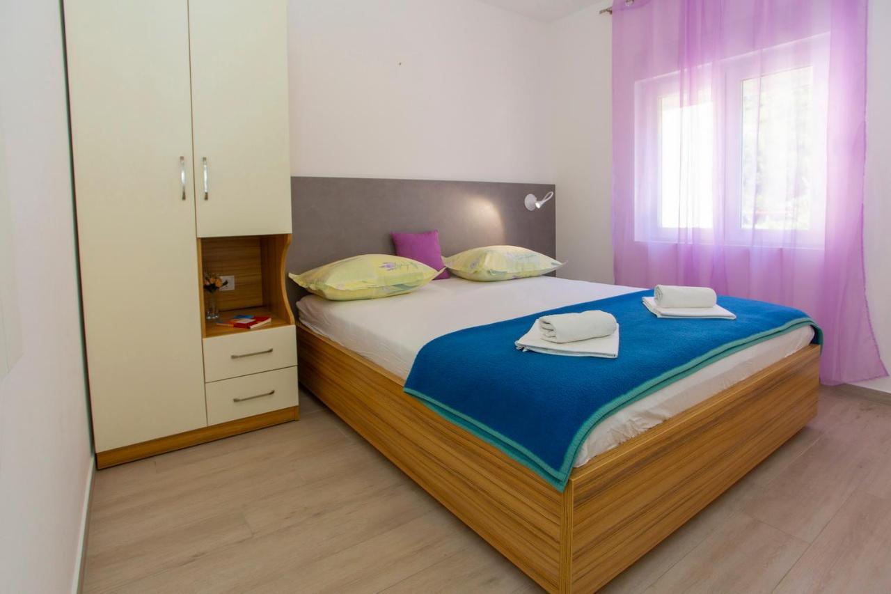 Apartments Loncar Tučepi Buitenkant foto